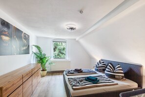 4 chambres, fer et planche à repasser, Wi-Fi, literie fournie