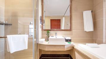 Superior Single Room, City View | Bilik Mandi | Kelengkapan dandanan diri percuma, pengering rambut, selipar