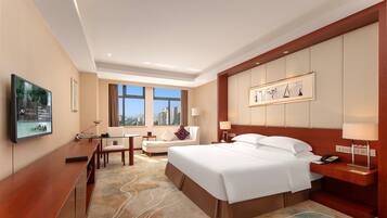 Superior Single Room, City View | Peti besi dalam bilik, meja, ruang kerja komputer riba