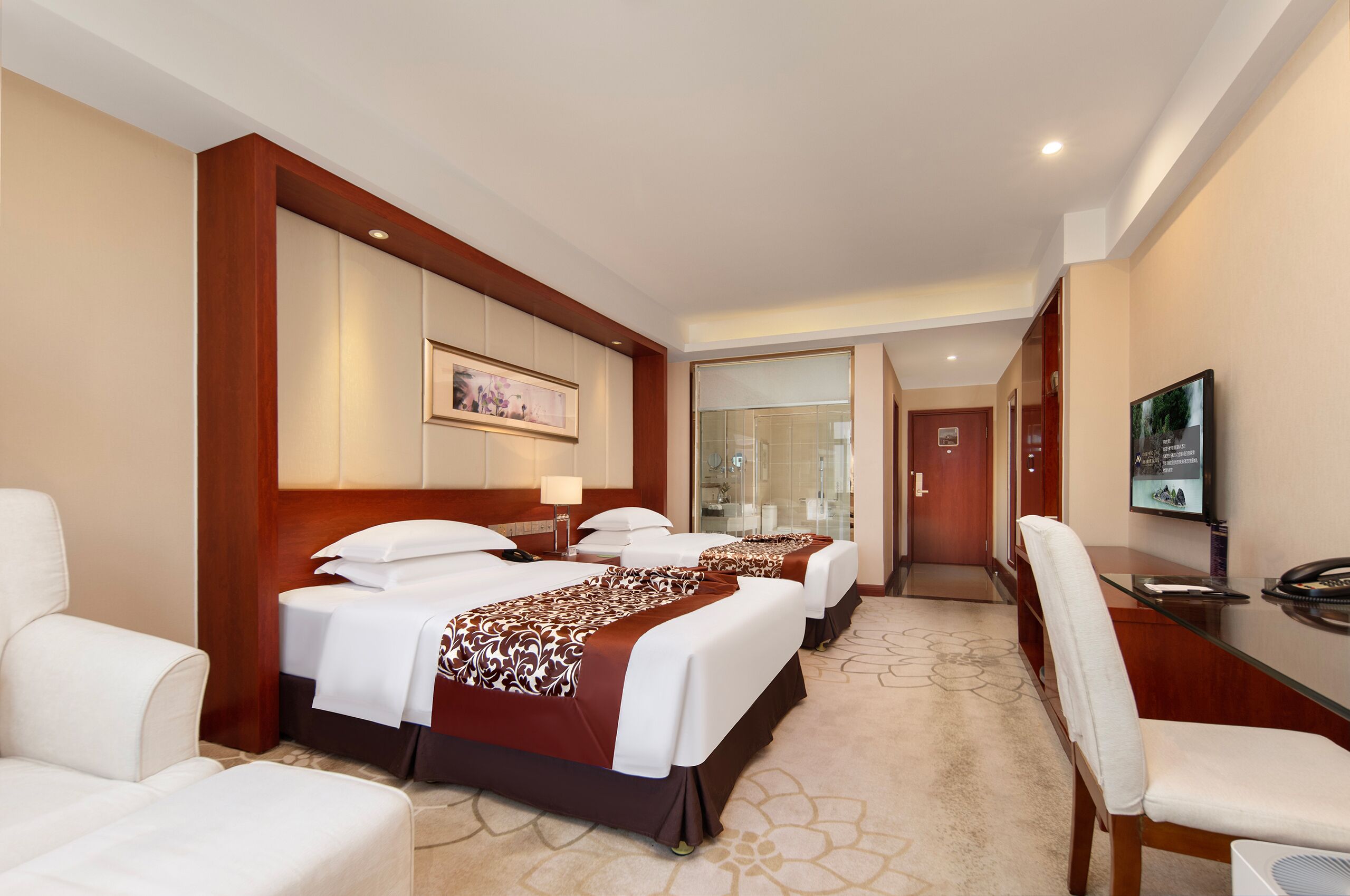 Business Double Room, City View | Peti besi dalam bilik, meja, ruang kerja komputer riba 