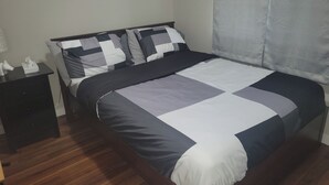 Iron/ironing board, WiFi, bed sheets - Private 2 Bedroom Suite on Quiet street close to Everything (Maple Ridge)
