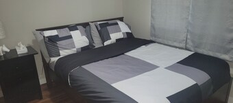 Private 2 Bedroom Suite on Quiet street close to Everything