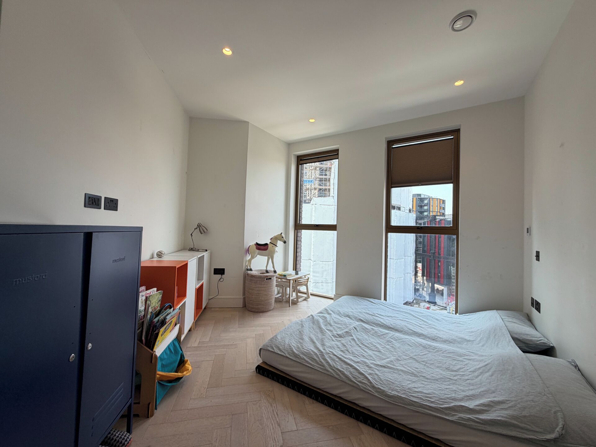 2 bedrooms, internet, bed sheets