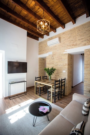 Apartment, Pets allowed, Garden View (Alshajara) | Living area - Alijar Casa Boutique (Castilleja de la Cuesta)