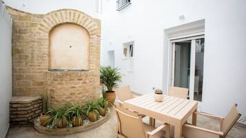 Apartamento, Se admiten mascotas, vistas al jardín (Alshajara) | Restaurante al aire libre