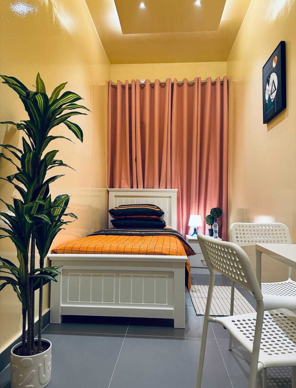 Cortinas opacas, tabla de planchar con plancha, wifi gratis