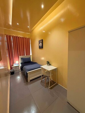 Habitación individual Confort, balcón | Cortinas opacas, tabla de planchar con plancha, wifi gratis