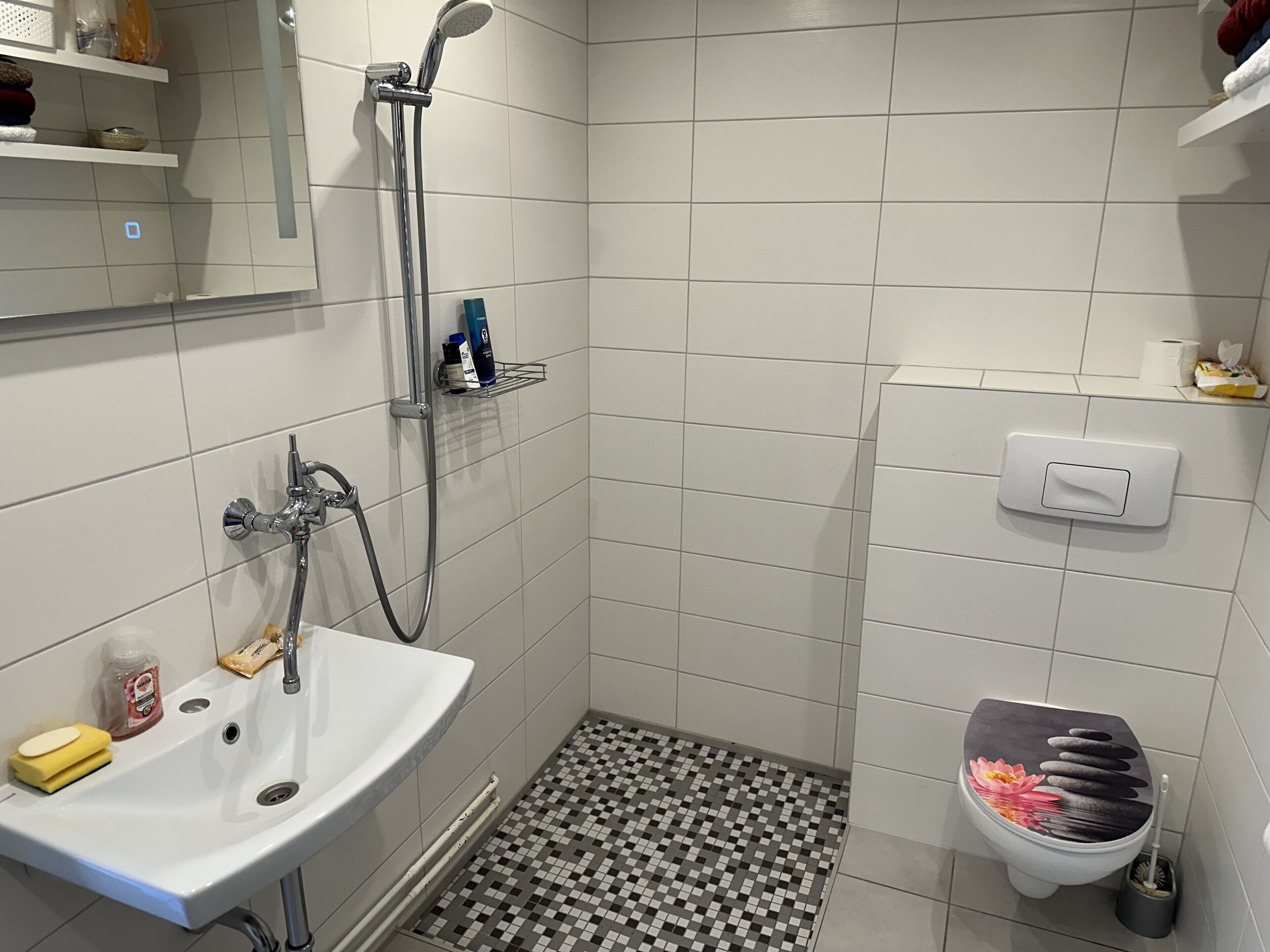 Shower, towels