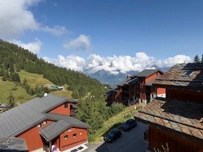 Exterior - Charming 1-Bedroom with Hot Tub in La Plagne, 7m Balcony, Pool & Parking (La Plagne-Tarentaise)