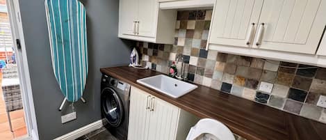 House, Garden View | Private kitchen | Coffee/tea maker, electric kettle, toaster, highchair