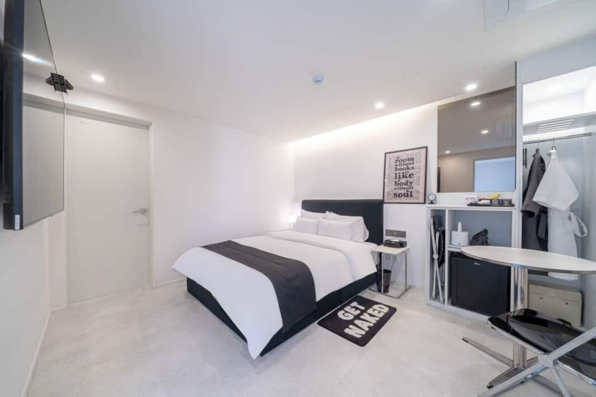 Basic Double Room, City View | Desk, laptop workspace, WiFi (free)