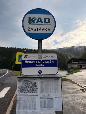 A sign for KAD ZASTÁVKA with a QR code and a map of Labská.