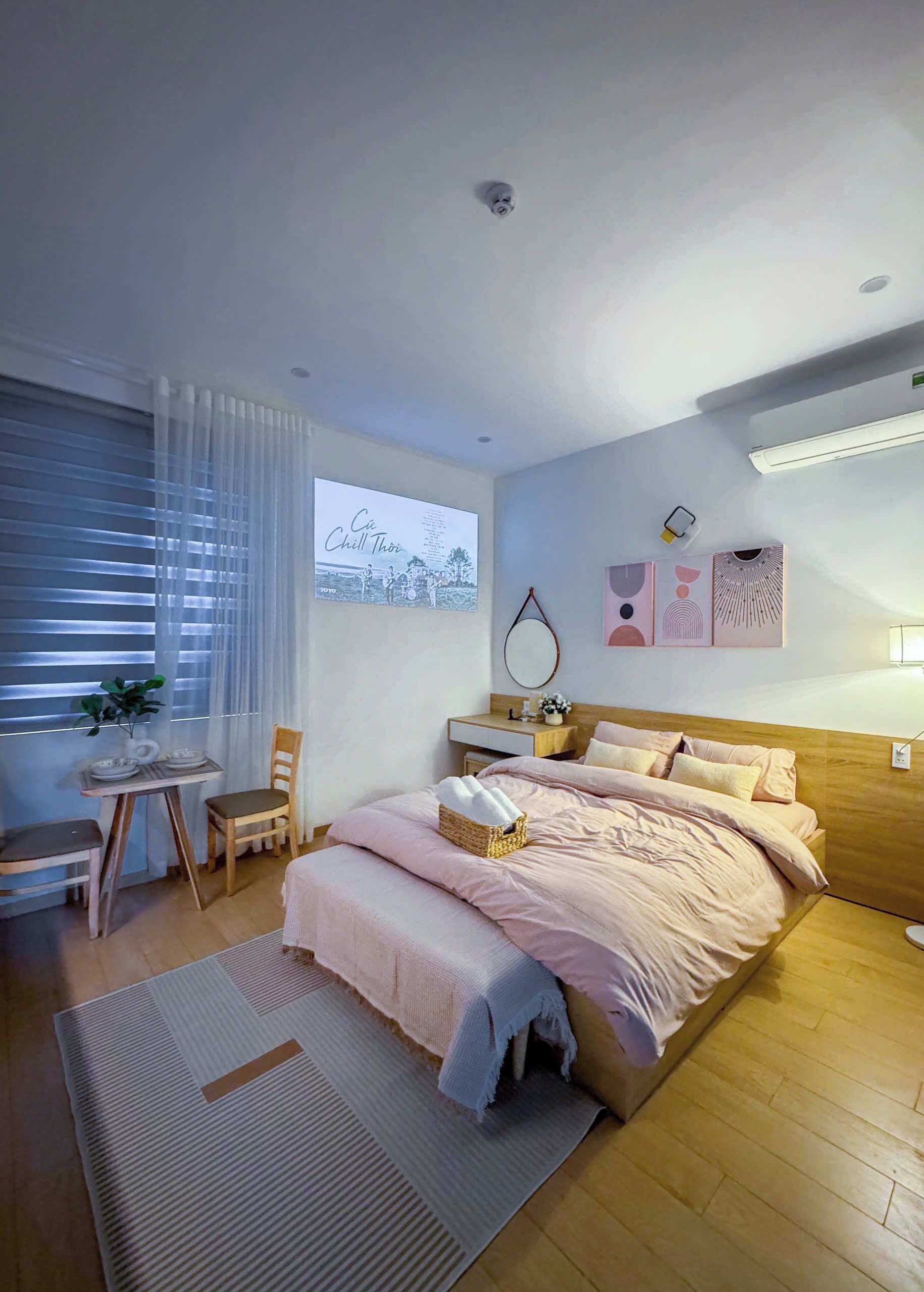 Departamento clásico, vista a la ciudad | Ropa de cama de alta calidad, camas con efecto memoria y wifi gratis 