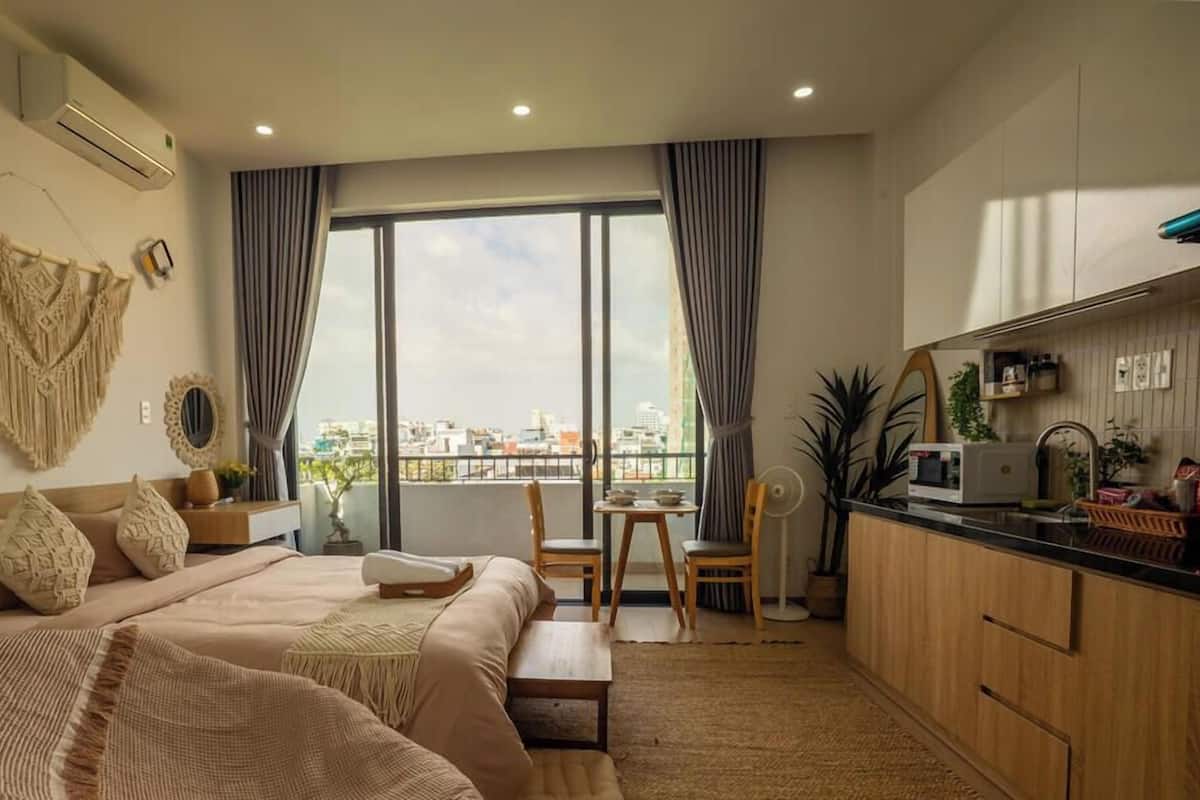 Deluxe Apartment, City View | Interior