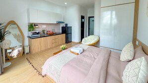 Apartamento Deluxe, vistas a la ciudad | Servicio de comidas en la habitación
