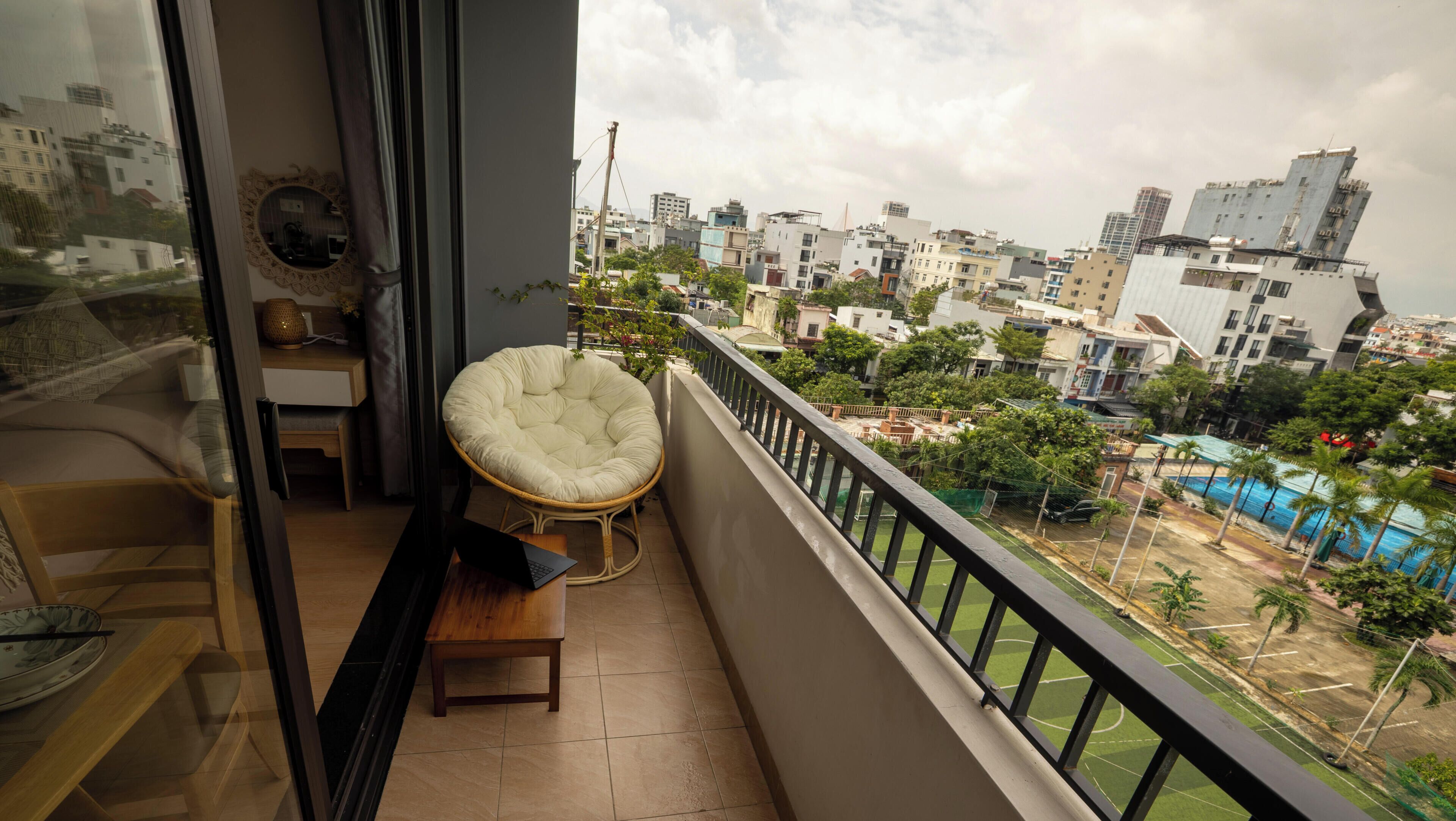 Vista frontal de la propiedad