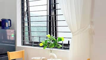 Classic Apartment, City View | Dining