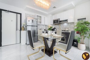 Deluxe Apartment, Balcony, City View | Dining - Pearlz by Danube (Dubai)