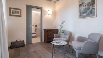 Chambre Double Deluxe, patio, vue jardin | Coin séjour