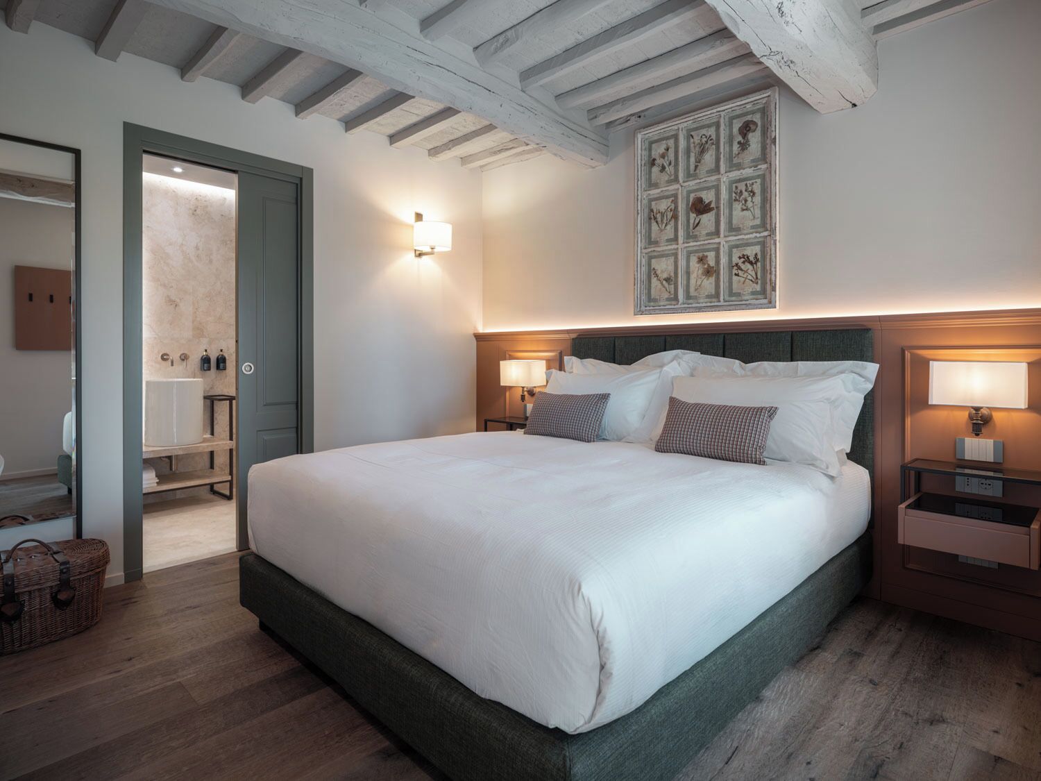 In-room safe, desk, laptop workspace, soundproofing