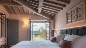 Luxury Suite, Vineyard View