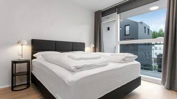 Deluxe Apartment | Desk, laptop workspace, iron/ironing board, WiFi (free)