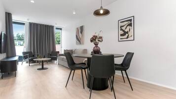 Deluxe Apartment | Dining