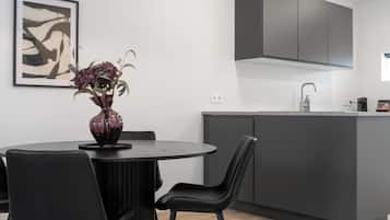 Deluxe Apartment | Dining