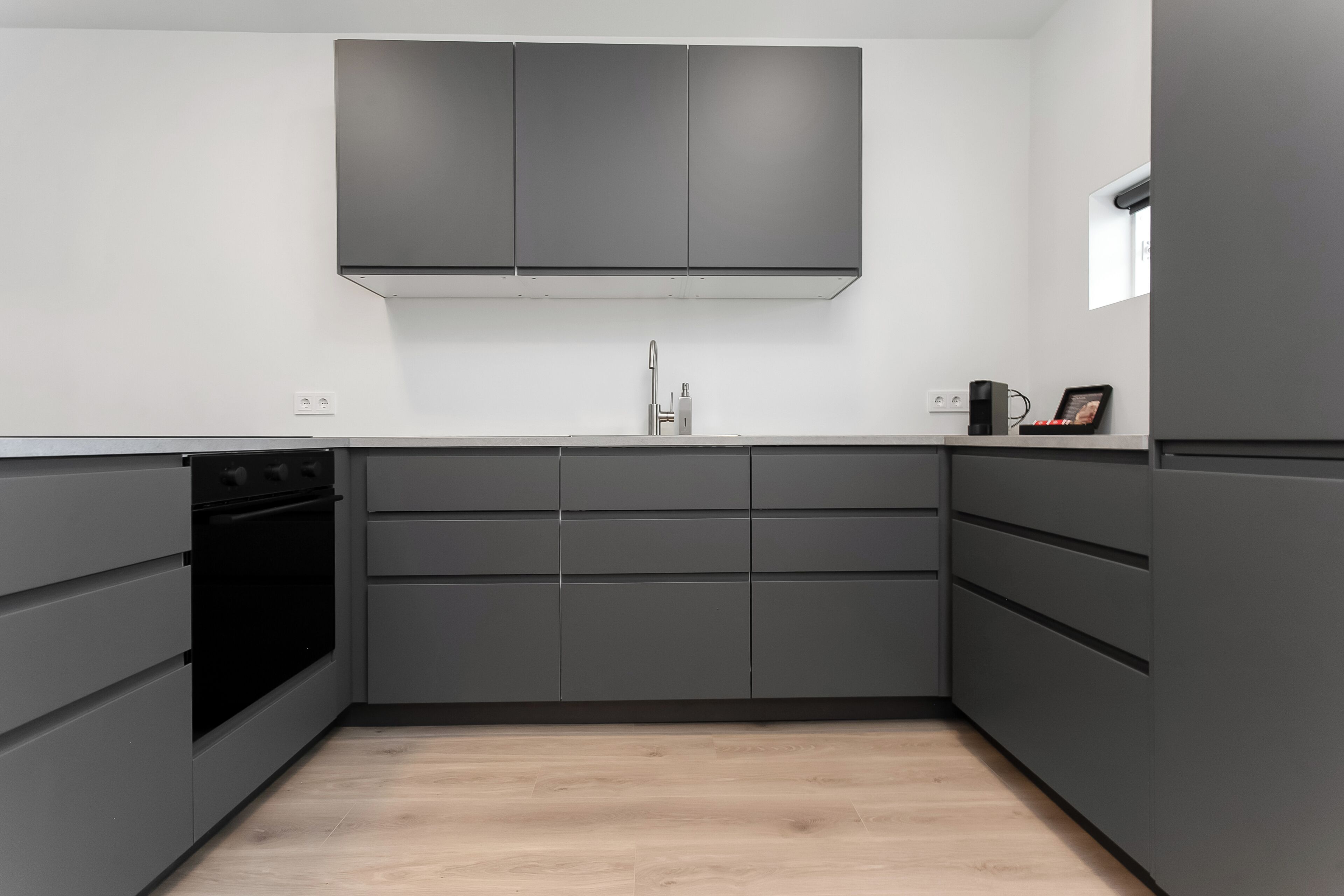 Lägenhet Deluxe | Eget kök | Stort kylskåp, ugn, spishäll och diskmaskin