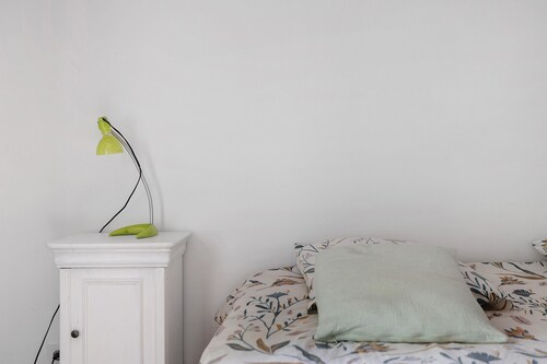 Chambre Familiale avec terrasse partagée, jardin commun et Wi-Fi