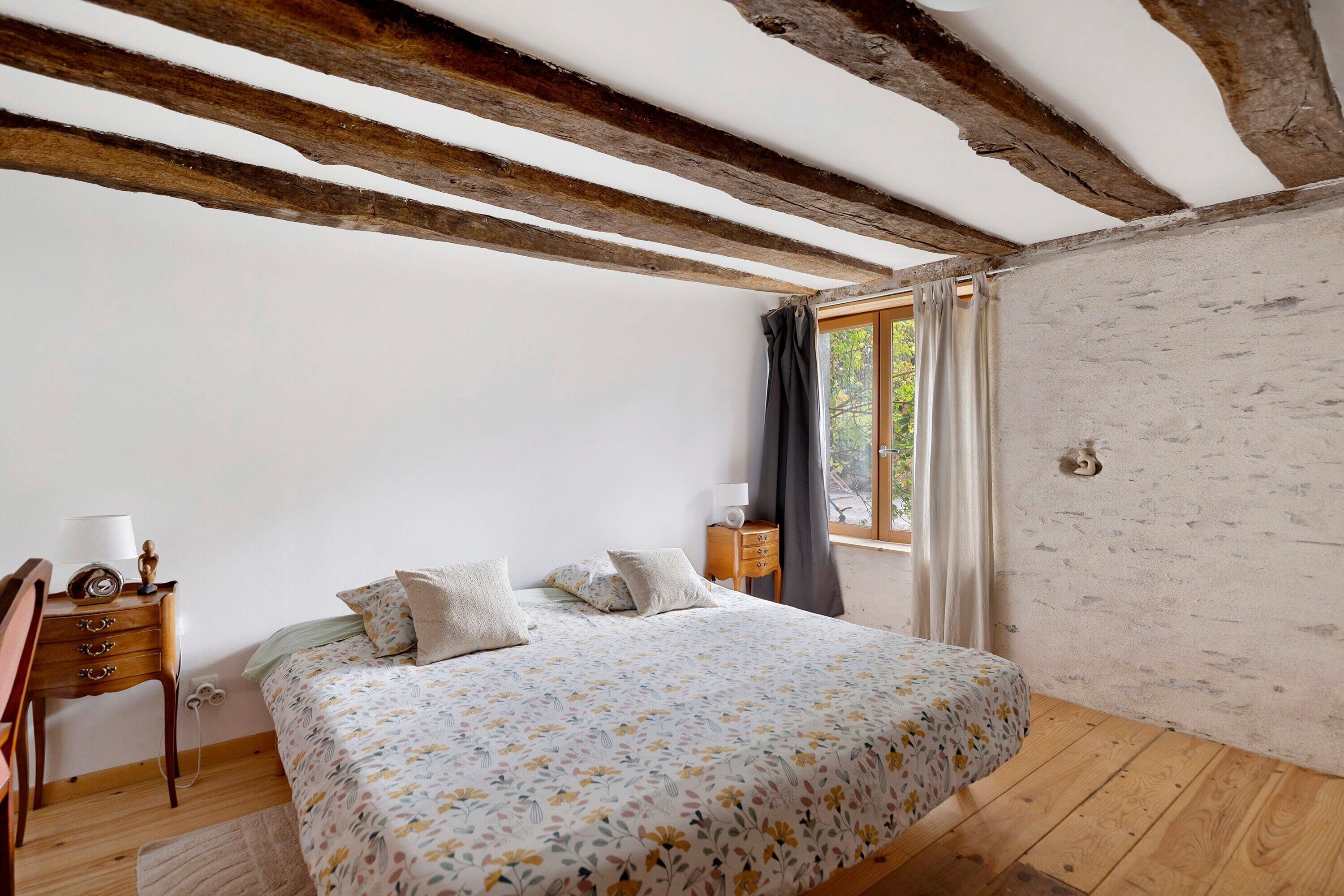WiFi, bed sheets