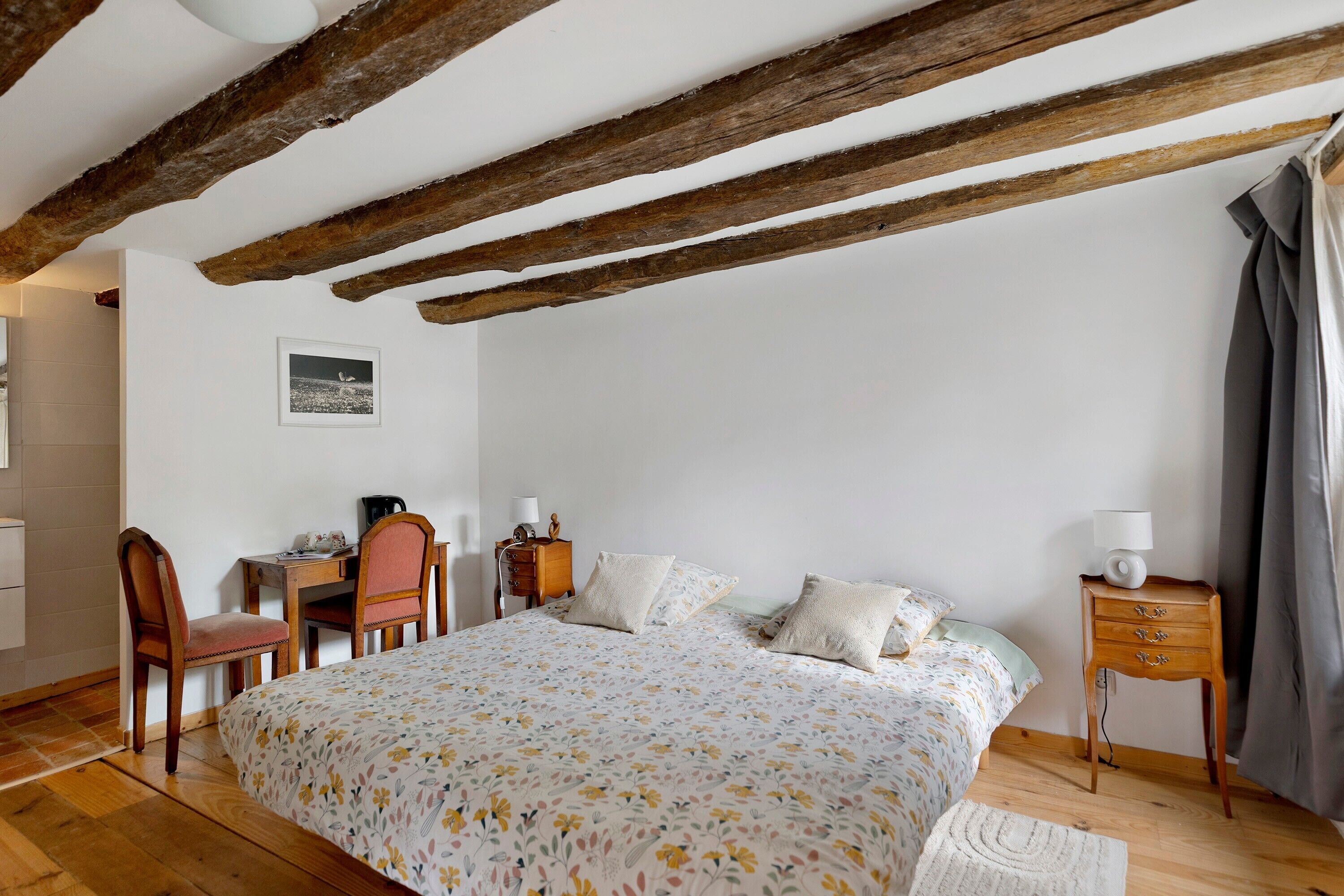 WiFi, bed sheets