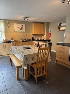 Dining - The Old Shop at Savile House  (Ollerton)