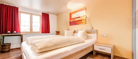 4 bedrooms, Internet, bed sheets