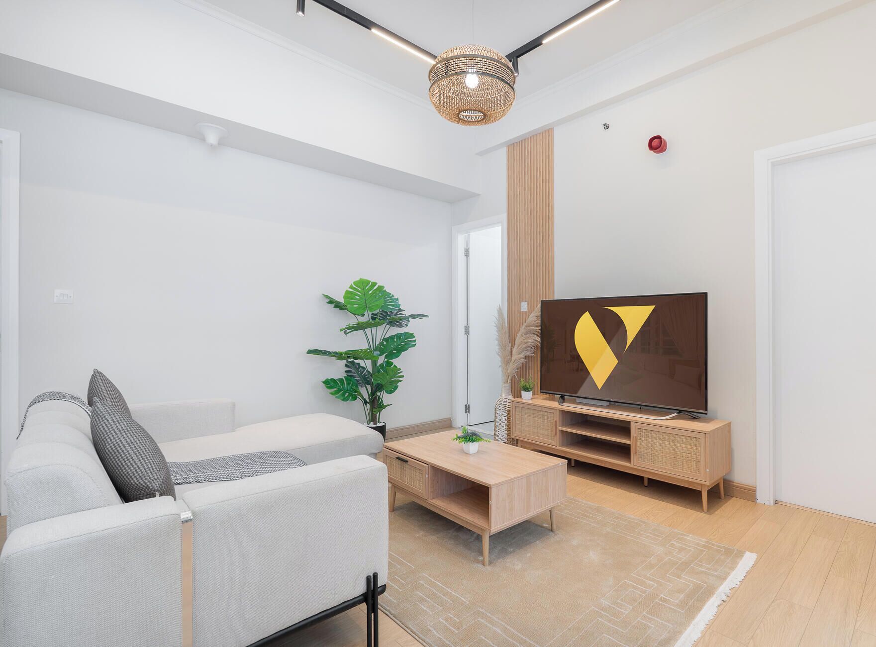 Classic-Apartment, Balkon, Kanalblick | Wohnbereich