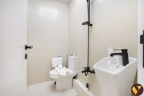Classic Apartment, Balcony, Canal View | Bathroom - Dec Tower 1 (Dubai)