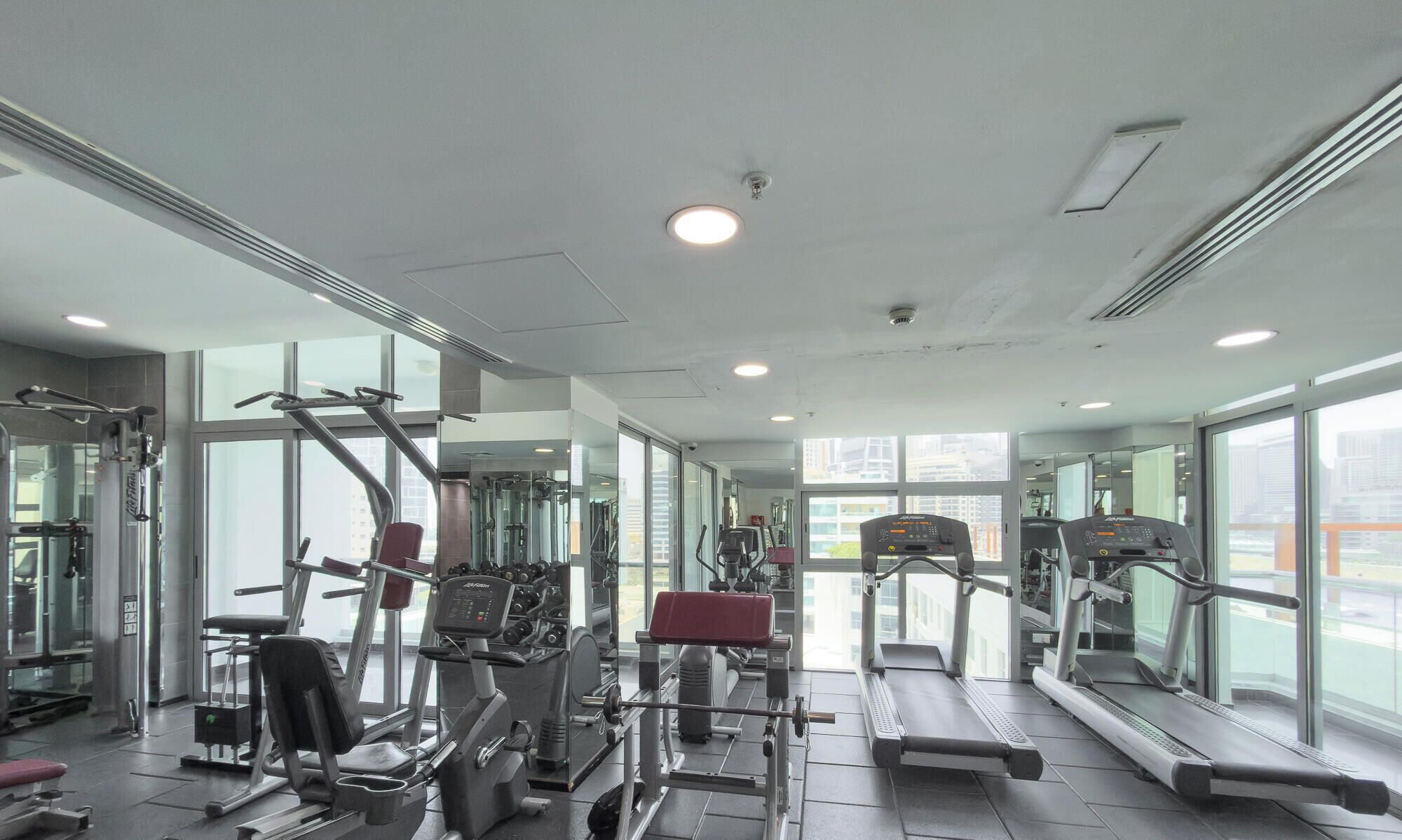 Classic-Apartment, Balkon, Kanalblick | Fitnessbereich