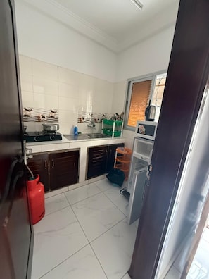 Comfort Penthouse | Private kitchen | Microwave, stovetop, cookware/dishes/utensils
