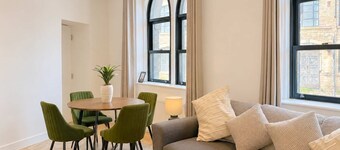 Lux House 2BR - Sleeps 6 - Free Parking - Huddersfield