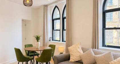 Lux House 2BR - Sleeps 6 - Free Parking - Huddersfield