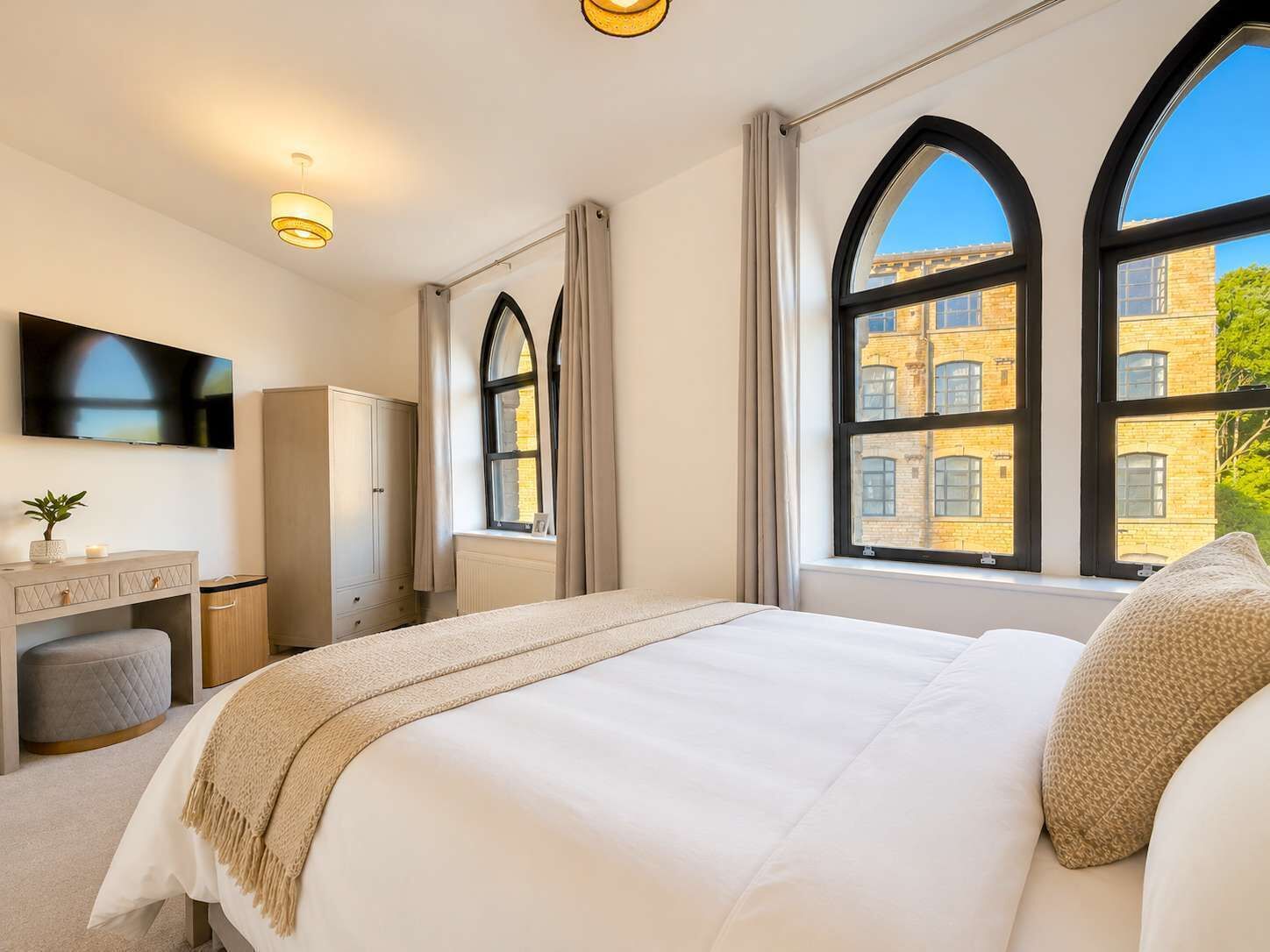 Iron/ironing board, WiFi, bed sheets