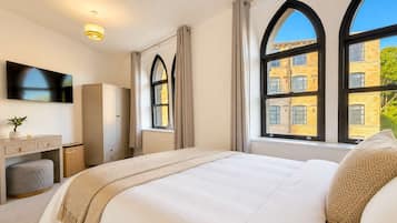 Iron/ironing board, WiFi, bed sheets