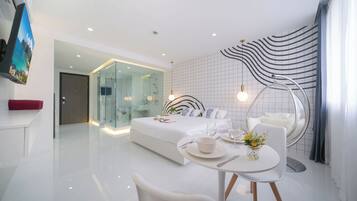 Deluxe Condo | In-room safe, iron/ironing board, WiFi (free)
