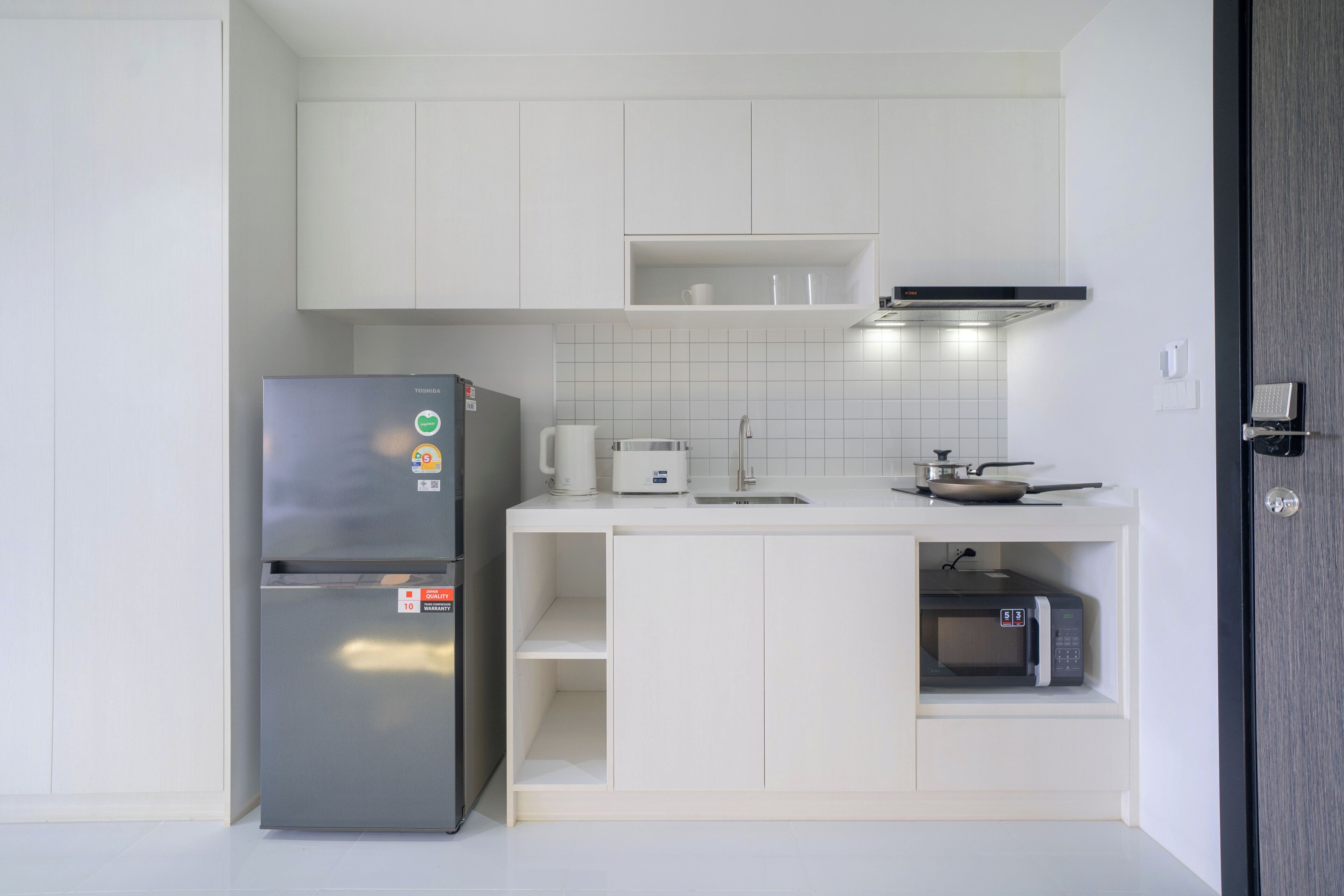 Deluxe Condo | Private kitchen