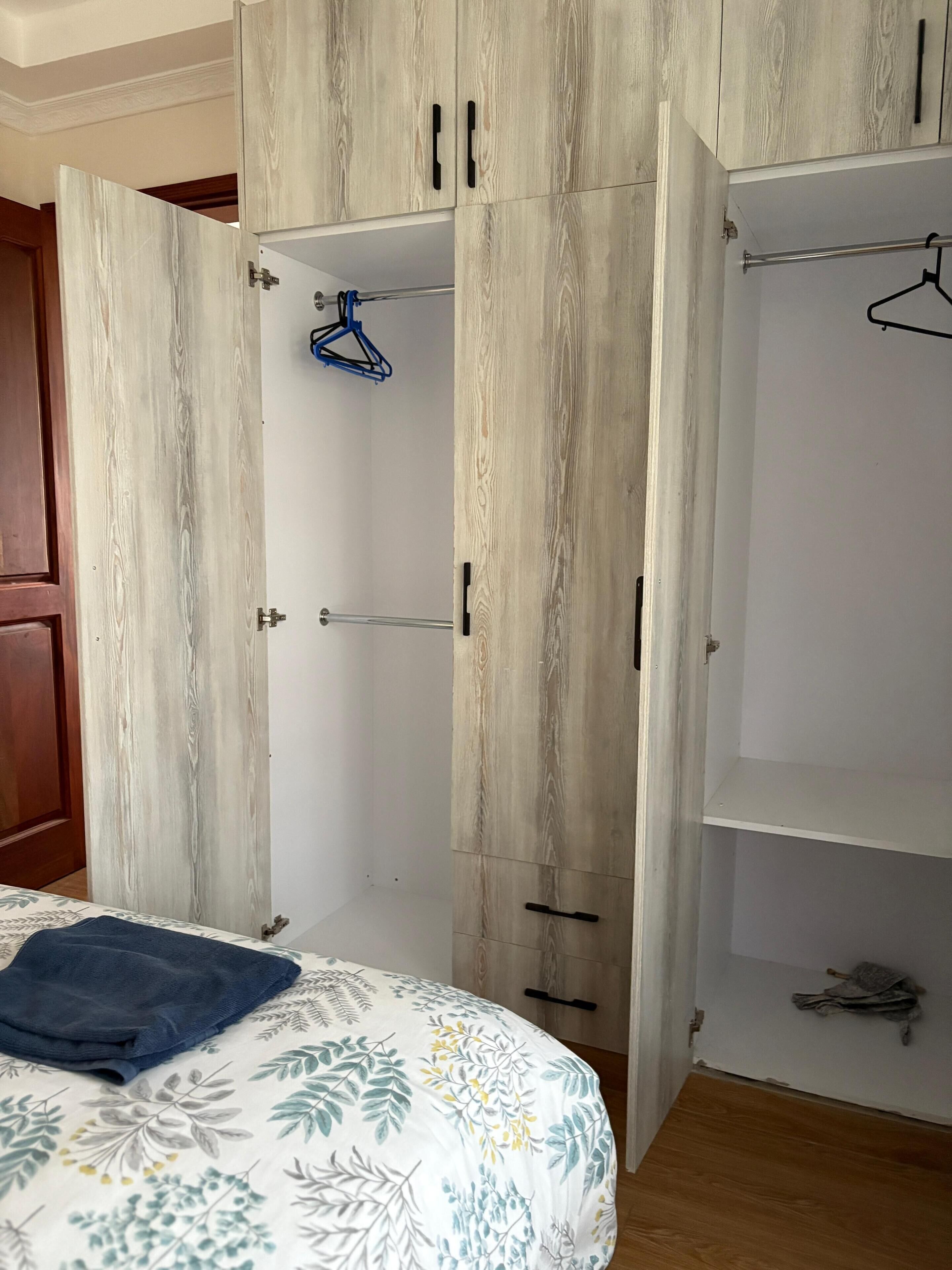 2 chambres, fer et planche à repasser, Wi-Fi, draps fournis