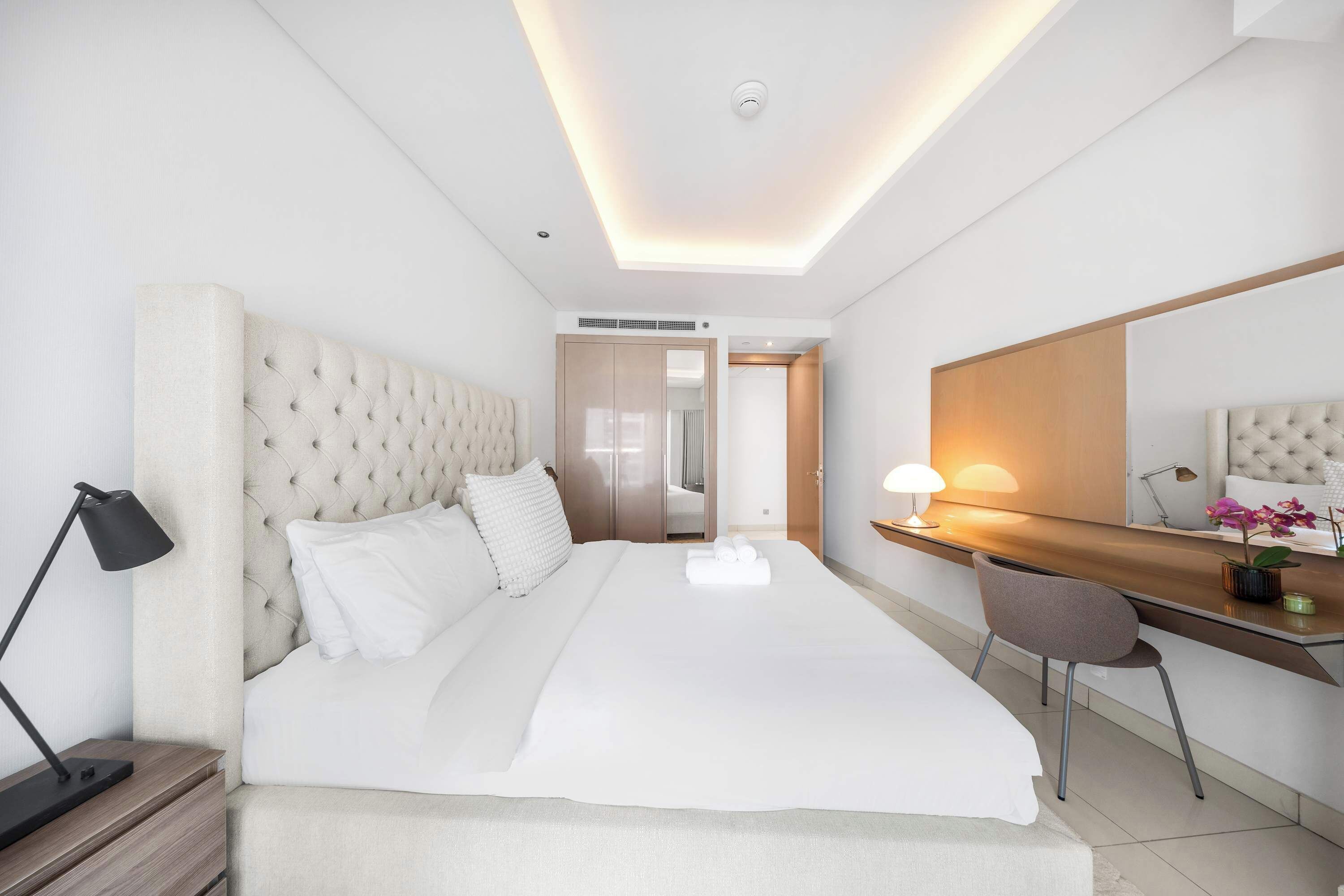 2 habitaciones, tabla de planchar con plancha, wifi y ropa de cama 