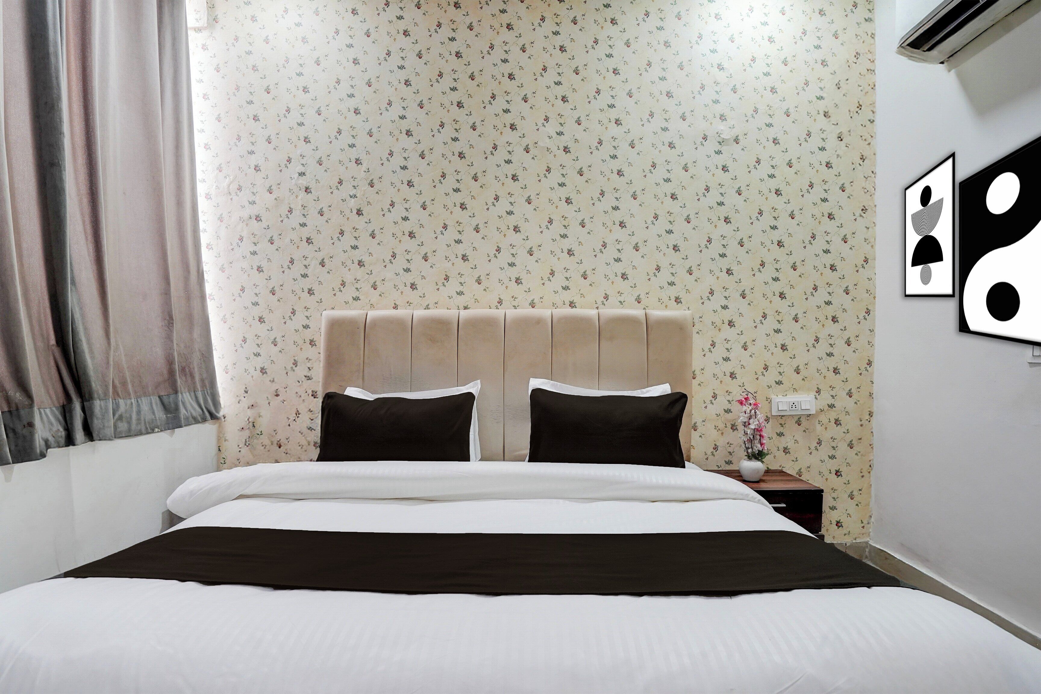 Escrivaninha, Wi-Fi de cortesia, roupa de cama