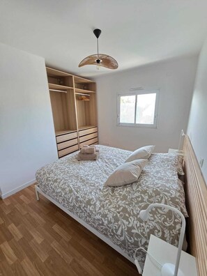 Room - Vrbo Property (Sainte-Luce-sur-Loire)