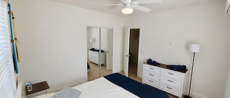 1 habitación, tabla de planchar con plancha, wifi y ropa de cama