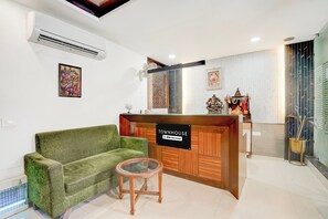 Lobby - Super Townhouse by Zirakpur Bus Stand (Zirakpur)